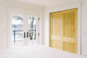 Internet, bed sheets - Luxury Roxbury Pond Lakefront (Roxbury)