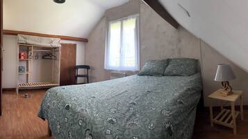 2 chambres, fer et planche Ă repasser, draps fournis