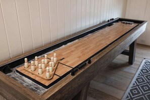 Games room - The Helène House - Spacious 4BD, 4.5BA - 2 Blocks from King St! (Charleston)