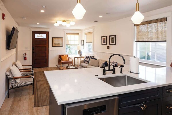 Interior - The Helène House - Spacious 4BD, 4.5BA - 2 Blocks from King St! (Charleston)