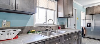 Home Sweet Home Close to Downtown & Parks