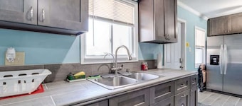 Home Sweet Home Close to Downtown and Parks!