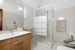 Douche, serviettes fournies