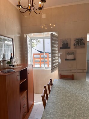 Dining - Holiday Home Pina with Private Terrace, Garden and Wi-Fi (Pêra)