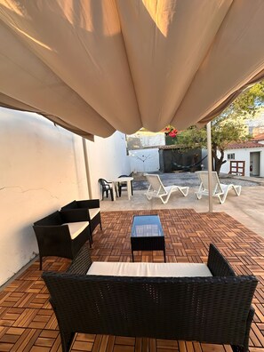 Terrace/patio - Holiday Home Pina with Private Terrace, Garden and Wi-Fi (Pêra)