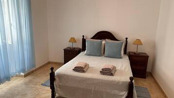 Iron/ironing board, WiFi, bed sheets