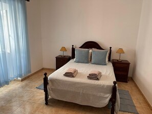 Iron/ironing board, WiFi, bed sheets - Holiday Home Pina with Private Terrace, Garden and Wi-Fi (Pêra)
