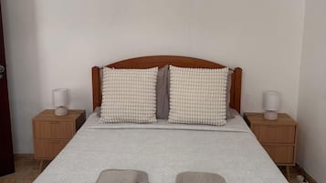 Iron/ironing board, WiFi, bed sheets