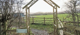 Honeysuckle Hut, Potto Grange Farm