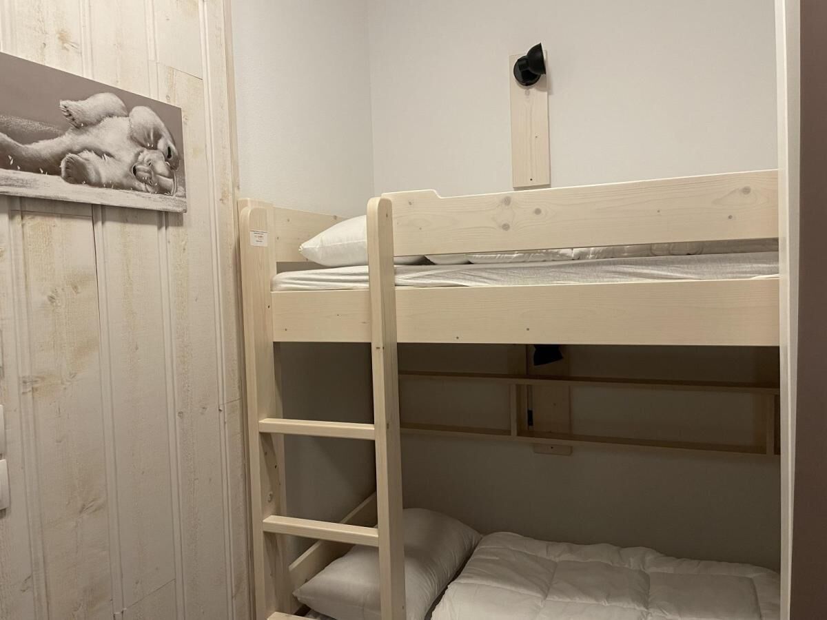 WiFi, bed sheets