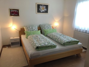 1 chambre, lit parapluie, Wi-Fi gratuit, draps fournis