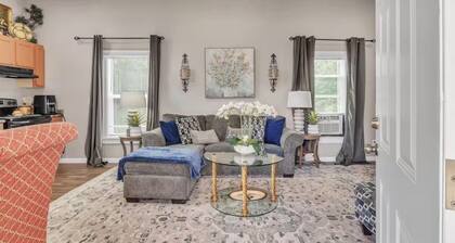 Southern Sisters Retreat - The Lisa: Stylish, Cozy, Near MSU, Fire Pit + Grill