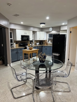Dining - Modern house with pool near Downtown (Lakeland)