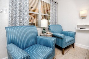 Interior - Relaxing Stylish Coastal Studio Sunset Walks Ocean (Redington Shores)
