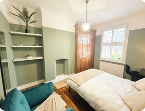 2 bedrooms, iron/ironing board, WiFi, bed sheets - Wimbledon Area Accomodation - Perfect for Families, Tourists and Workers (London)