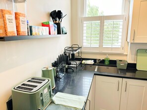 Private kitchen - Wimbledon Area Accomodation - Perfect for Families, Tourists and Workers (London)