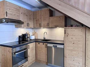 Kühlschrank, Mikrowelle, Ofen, Geschirrspüler