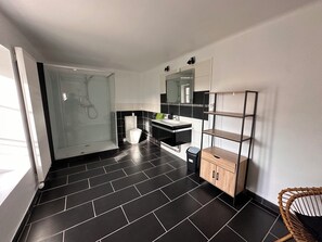 Towels, soap, toilet paper - Vrbo Property (Menétru-le-Vignoble)