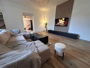 Smart TV - Vrbo Property (Menétru-le-Vignoble)