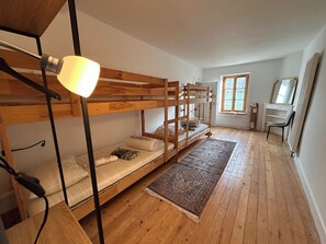 WiFi, bed sheets - Vrbo Property (Menétru-le-Vignoble)