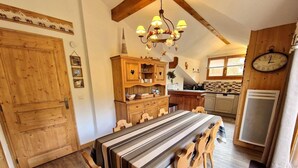 Dining - 100m from ski slopes, 2nd floor, balcony, ski locker, 90m², Valfréjus (Valfréjus)
