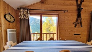 Dining - 100m from ski slopes, 2nd floor, balcony, ski locker, 90m², Valfréjus (Valfréjus)