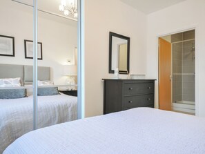 2 bedrooms, individually decorated, individually furnished, free WiFi - Sea Snug (Newquay)