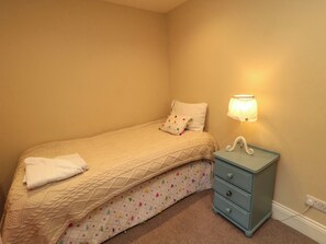 3 dormitoris, decoració individual i mobiliari individual 