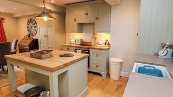 Cookware/dishes/utensils