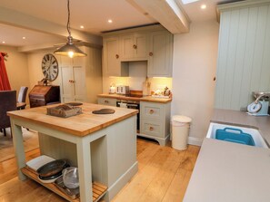 Cookware/dishes/utensils - St. Anthonys (York)