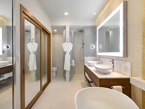 Hårføner, håndklær, såpe og toalettpapir