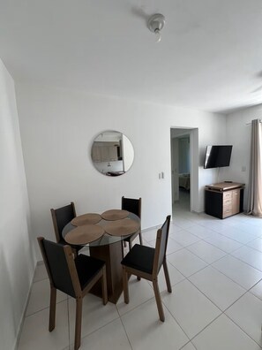 Apartment, Balcony | Dining - Porto Caravelas (Florianópolis)