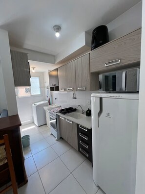 Apartment, Balcony | Private kitchen - Porto Caravelas (Florianópolis)