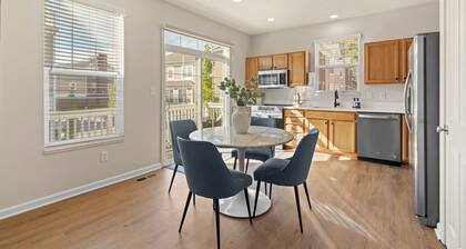 Downtown Townhome-2 Bedroom-walk to everything!