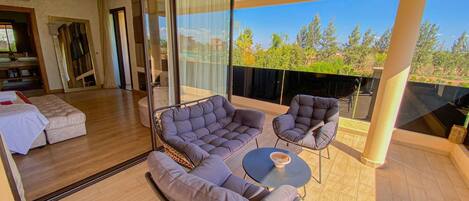 Älytelevisio, pöytäjalkapallopöytä, stereot