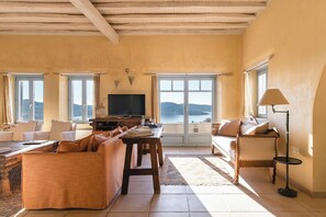 Smart TV - Laeticia - Seven Bedroom Villa, Sleeps 14 (Finikas)