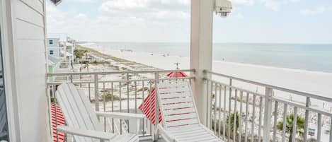 Deluxe Suite, Balcony, Ocean View | Terrace/patio
