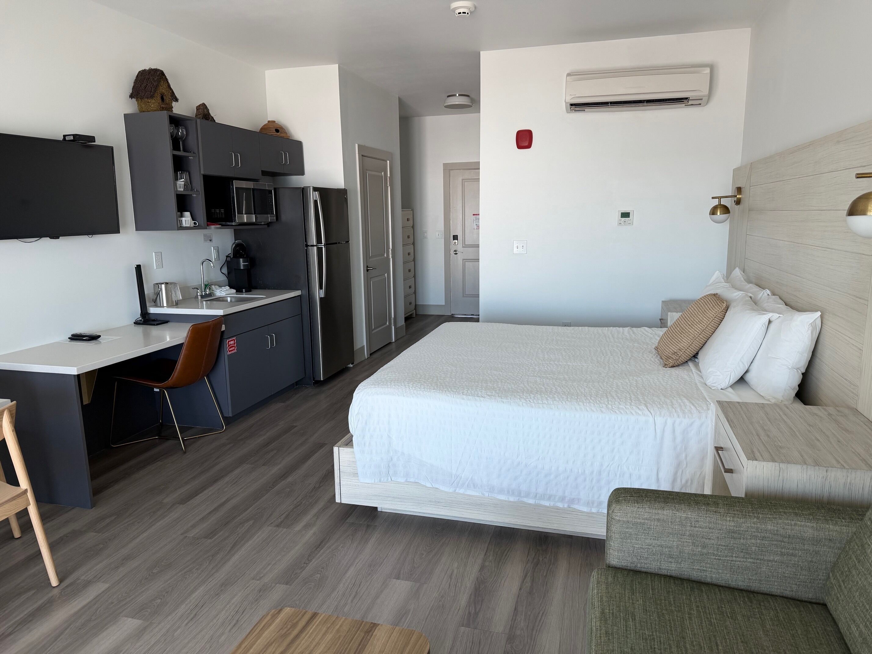 Standard Single Room, Balcony, Ocean View | Iron/ironing board, free WiFi