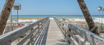Driftwood Inn 