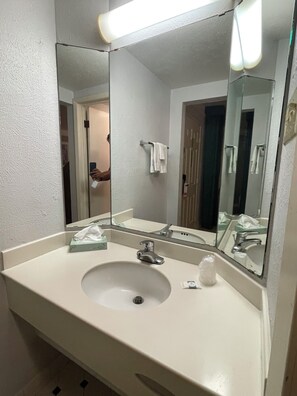 Handtücher, Seife, Toilettenpapier