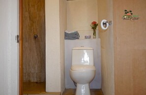 تجهيزات دش، مناشف، ورق حمّام