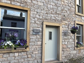 A stone building with a sign reading 'Cobble Cottage 4 Main Street.' - Cobble Cottage (Clitheroe)