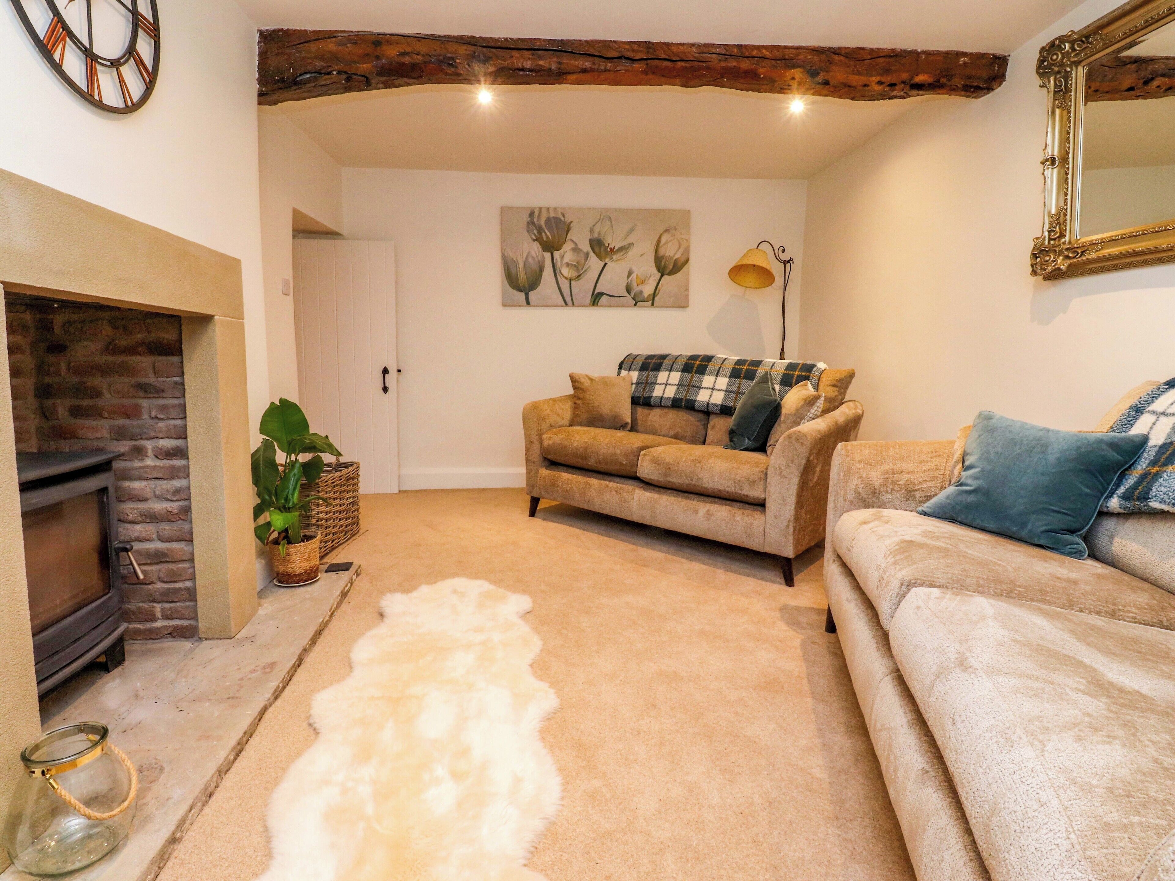 Cottage | Living area | Fireplace
