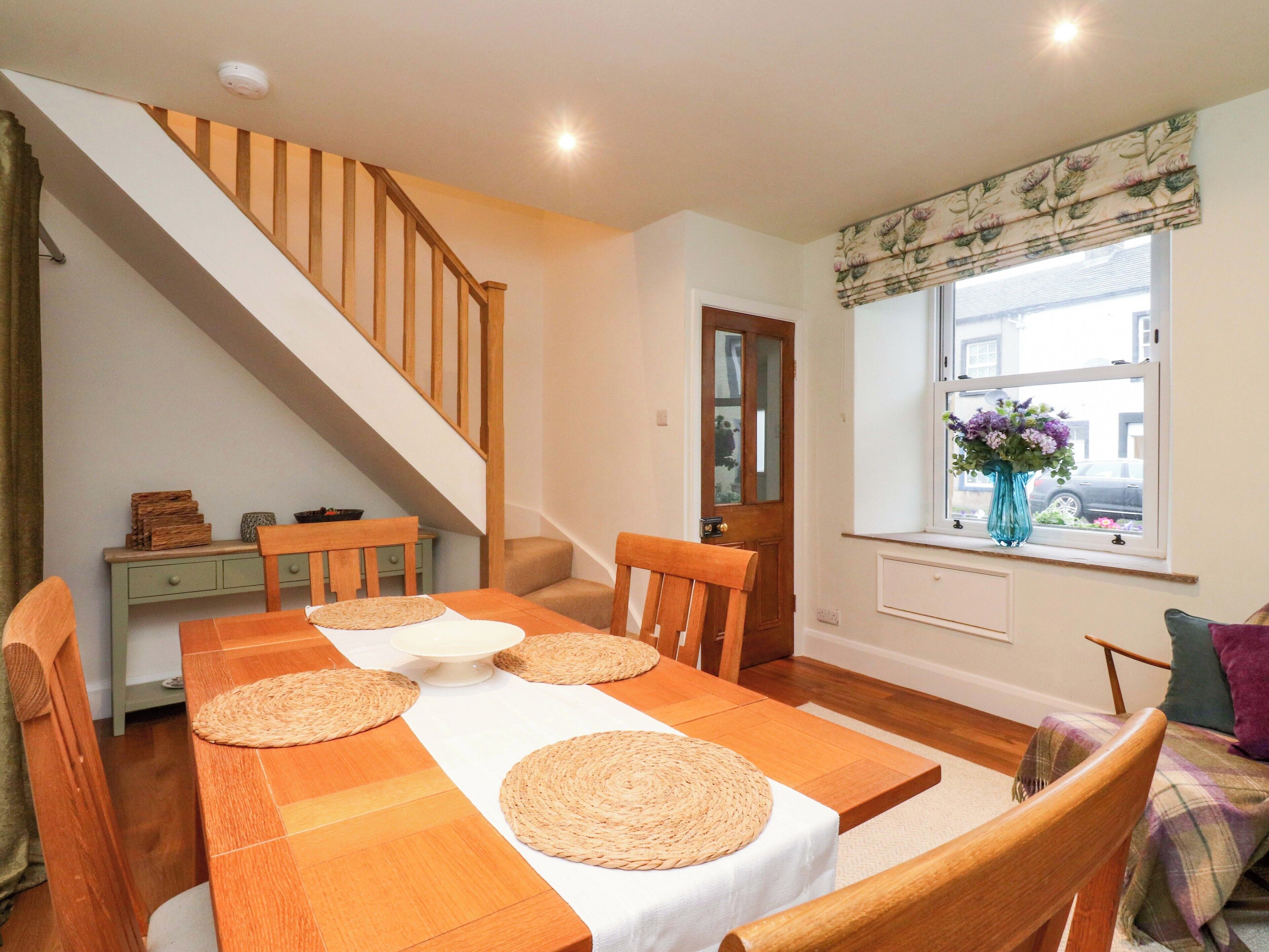 Cottage | Dining