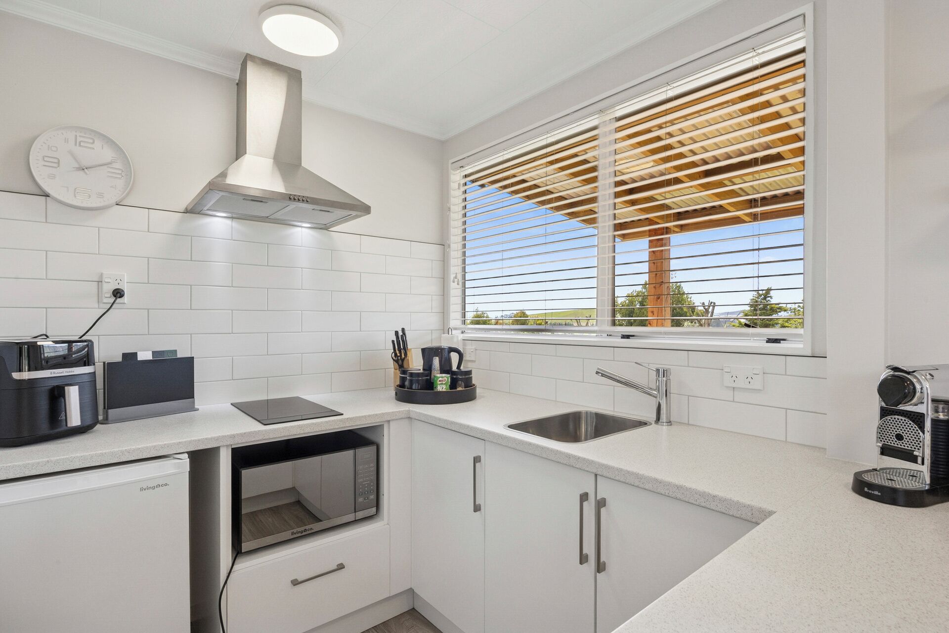 冰箱、微波炉、烤面包机、厨具/餐具