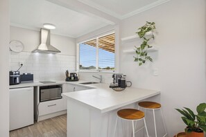 Frigorifero, microonde, tostapane, pentole/stoviglie/utensili