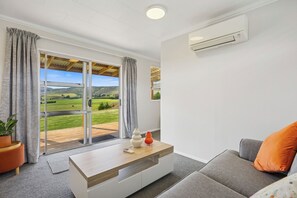 Living area - Limesprings Cottage - Milton Holiday Home (Milton)