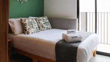 Desk, iron/ironing board, WiFi, bed sheets