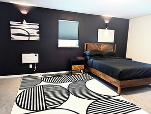 3 bedrooms, iron/ironing board, free WiFi, bed sheets - Secluded modern house minutes from town with direct tundra and bike path access. (Dillingham)