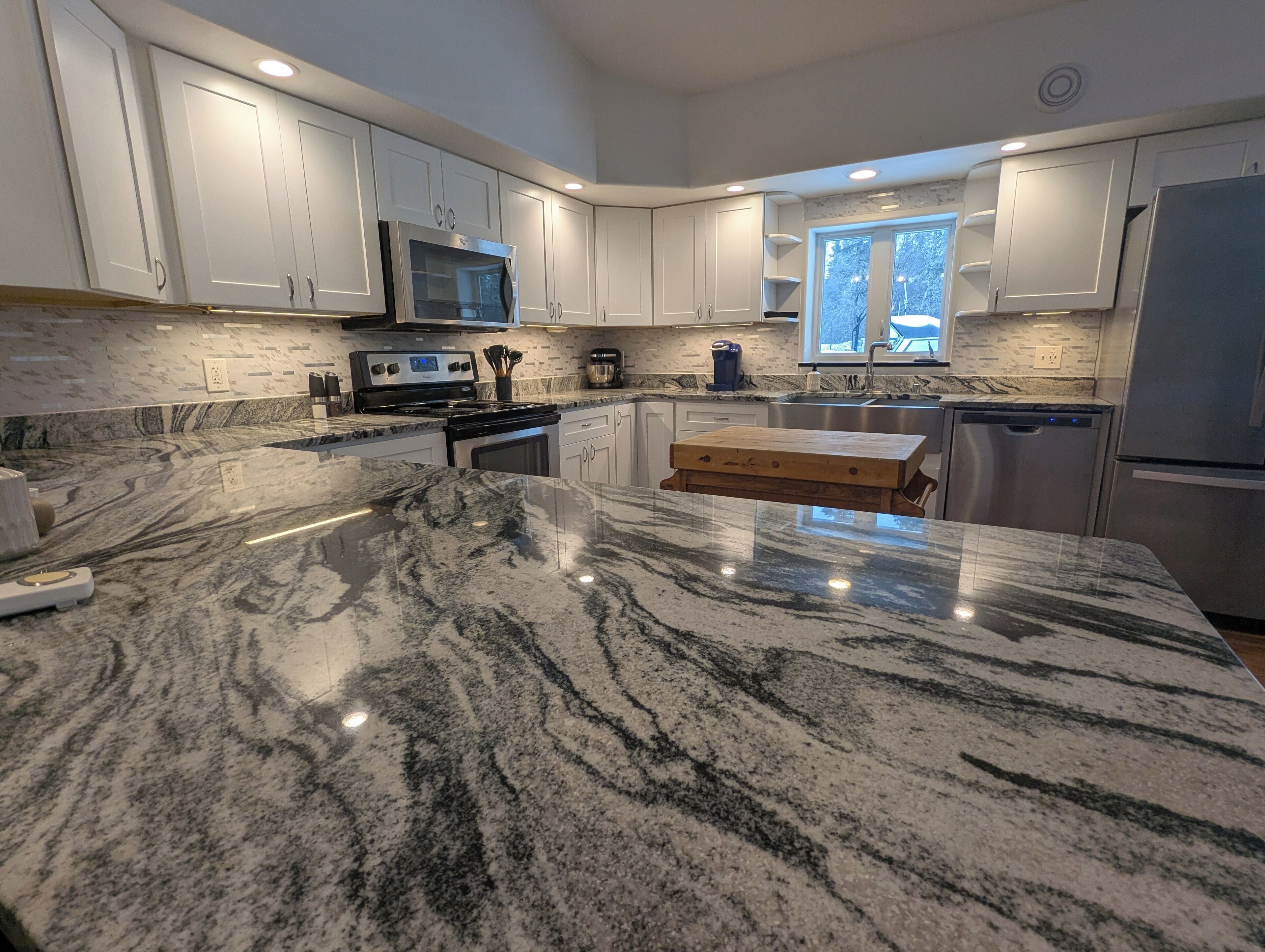 Køleskab, mikrobølgeovn, ovn, kogeplade